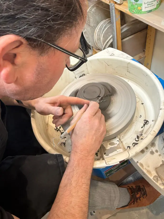 Tournassage atelier céramique Skaal Angers 
