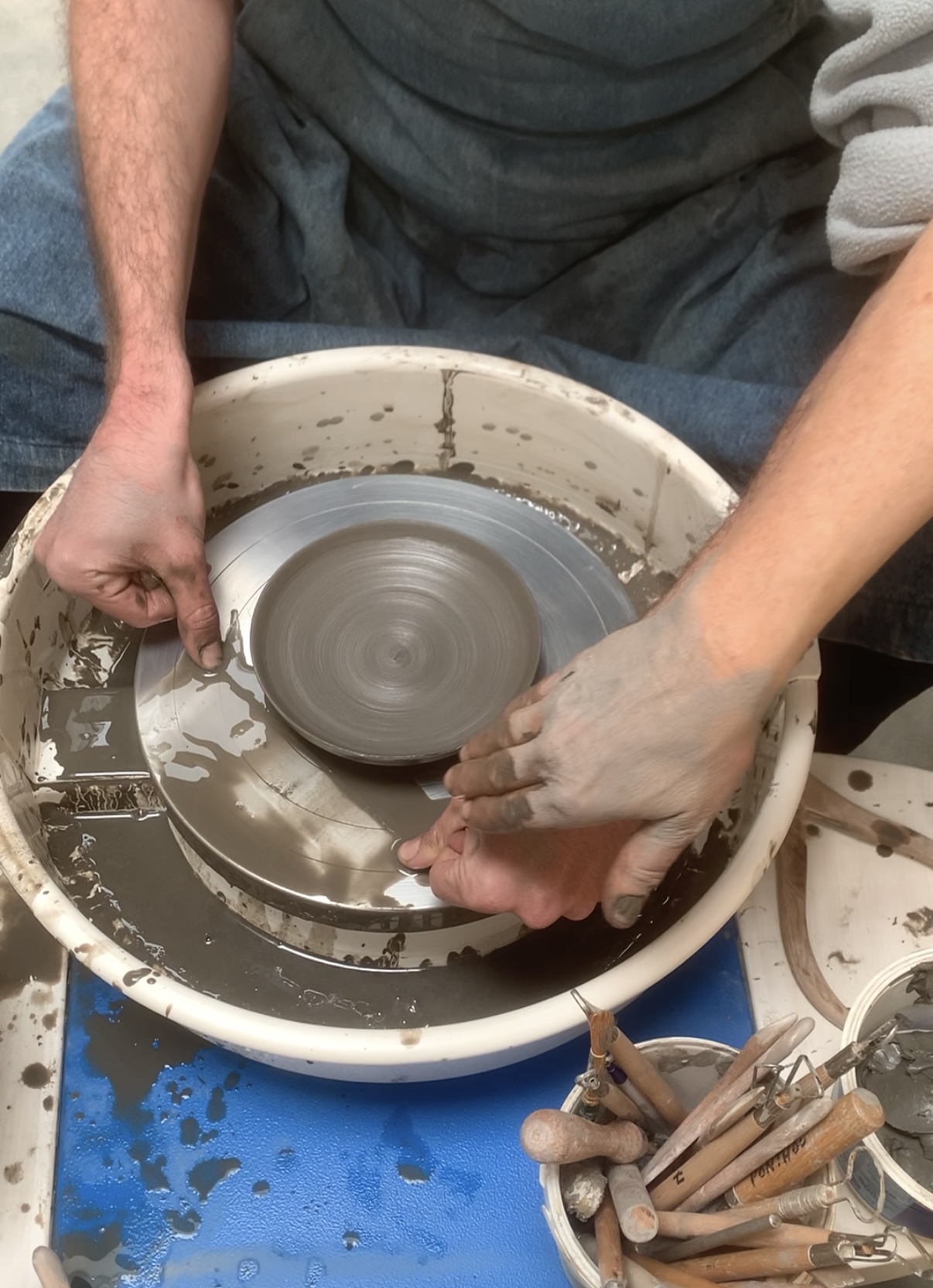 Moment de poterie à l'Atelier Skaal